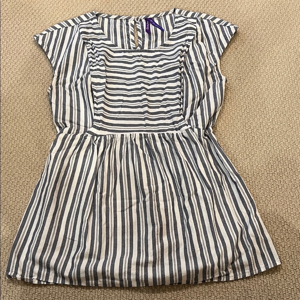 Seraphine Grey & White Striped Nursing Top Zipper Access
